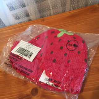 ジンボリー(GYMBOREE)のセール❣️新品✨GYMBOREE ジンボリー♡苺のニットハット♡12-18ヶ月✨(帽子)