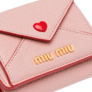 ミュウミュウ(miumiu)のmiumiu ラブレター折財布 ハート ピンク(財布)