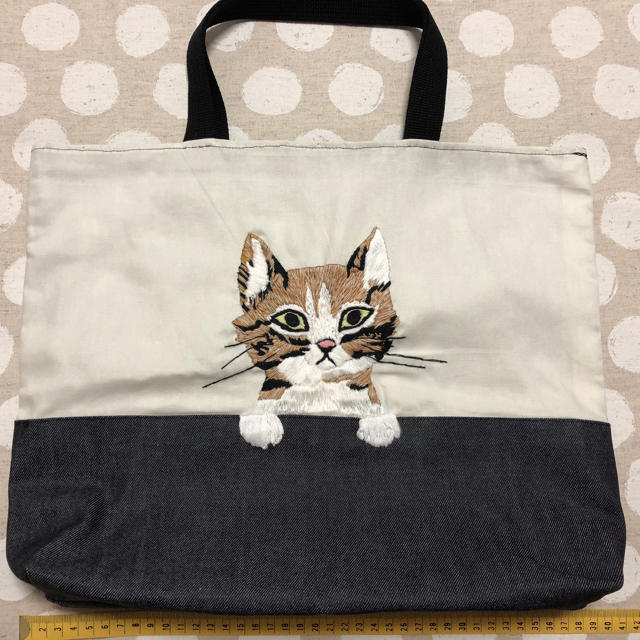 猫の刺繍入りトートバック ハンドメイドのファッション小物(バッグ)の商品写真
