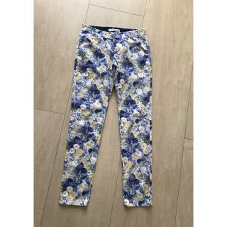 アプワイザーリッシェ(Apuweiser-riche)のApweiser-rishe(アプワイザーリッシェ) 花柄パンツ 0サイズ(クロップドパンツ)