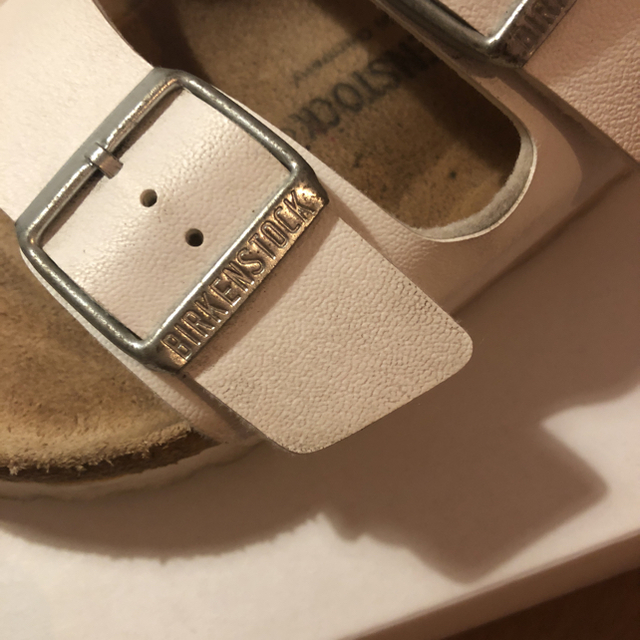 BIRKENSTOCK(ビルケンシュトック)のBIRKENSTOCK/ホワイト レディースの靴/シューズ(サンダル)の商品写真