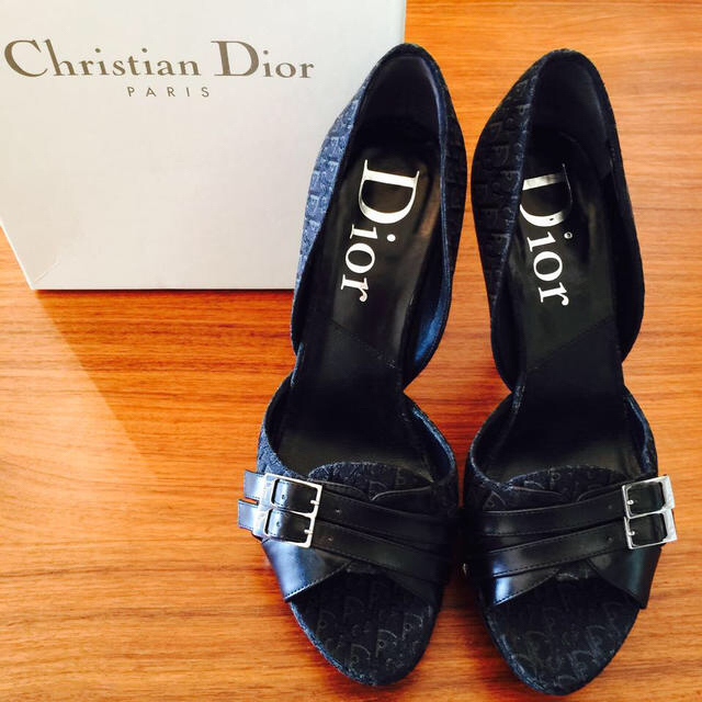 Christian ロゴ ブラックヒールの通販 by luv❤︎'s shop Sold|クリスチャンディオールならラクマ Dior - 専用 Dior 安い定番