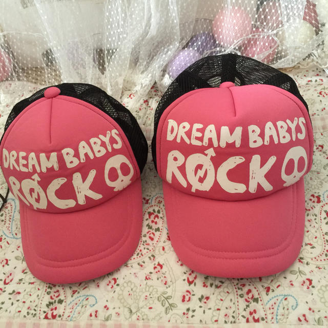 DREAMBABYS(ドリームベイビーズ)のセール❣️✨DREAM BABYS♡ロゴメッシュキャップ♡ラズ♡大人用&子供用✨ キッズ/ベビー/マタニティのこども用ファッション小物(帽子)の商品写真