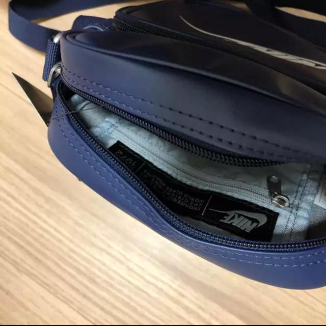 NIKE(ナイキ)の新品‼︎ ナイキ 斜めがけバッグ ポシェット ネイビー ヘリテージポシェット レディースのバッグ(ショルダーバッグ)の商品写真