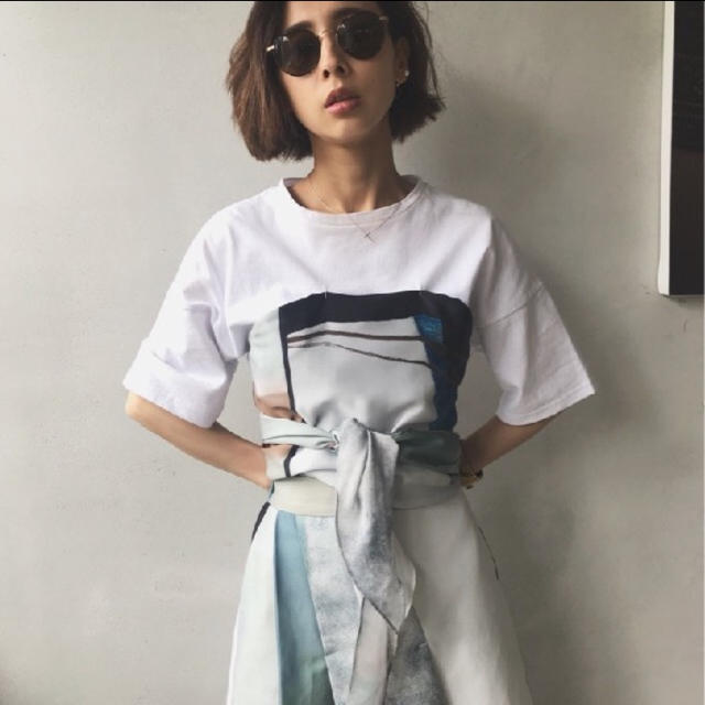 Ameri VINTAGE(アメリヴィンテージ)の新品 AMERI MEDI DRAWING UNEVEN TEE アメリ レディースのトップス(Tシャツ(半袖/袖なし))の商品写真