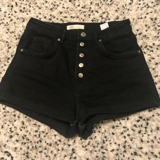 ザラ(ZARA)の【ZARA ショートパンツ ブラック 黒 】(ショートパンツ)