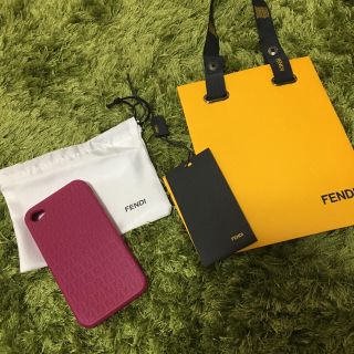 フェンディ(FENDI)の美品 FENDI iPhoneケース ピンク(iPhoneケース)