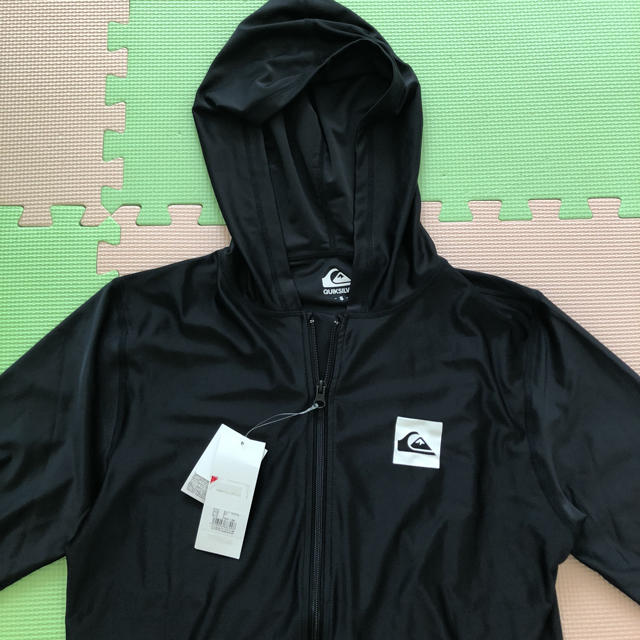 QUIKSILVER(クイックシルバー)の新品☆ラッシュガードＳ メンズの水着/浴衣(水着)の商品写真