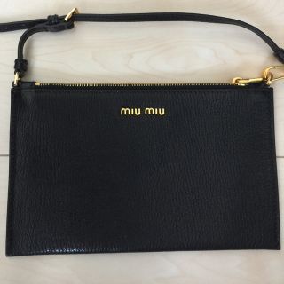 ミュウミュウ(miumiu)のmiu miu ミニクラッチバッグ(クラッチバッグ)