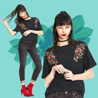 ジーユー(GU)のGU 花柄刺繍 Tシャツ エンブロイダリー フラワー 黒(Tシャツ(半袖/袖なし))