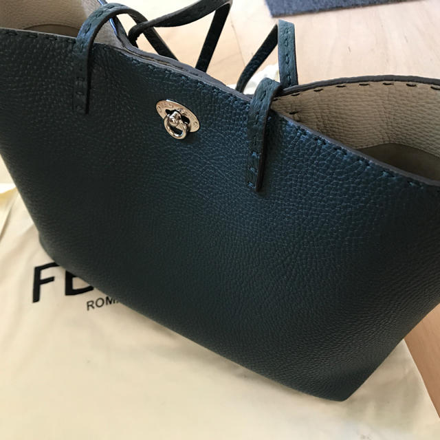 FENDI(フェンディ)のFENDI セレリアトート⭐️ レディースのバッグ(トートバッグ)の商品写真