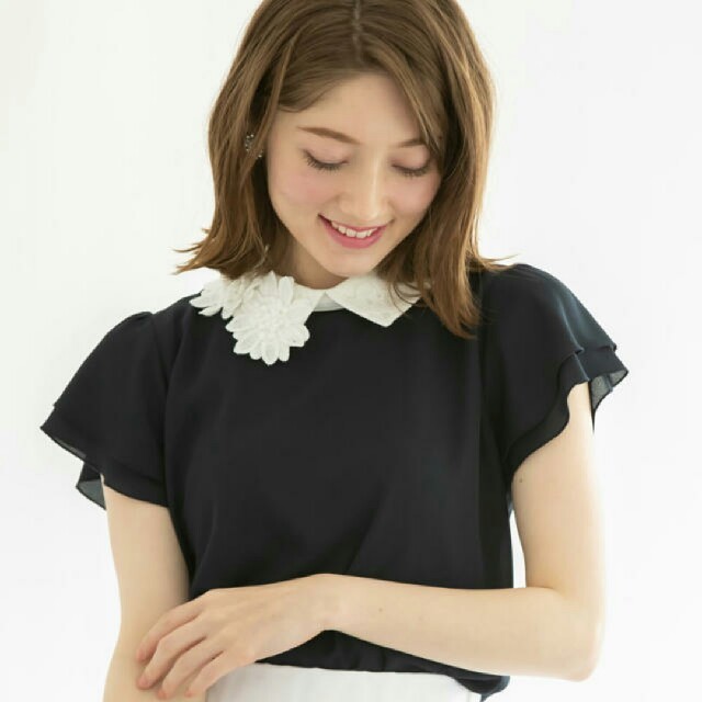 tocco(トッコ)の週末価格♡いいね不要です♡tocco♡3Dレースフラワー襟ブラウス レディースのトップス(シャツ/ブラウス(半袖/袖なし))の商品写真