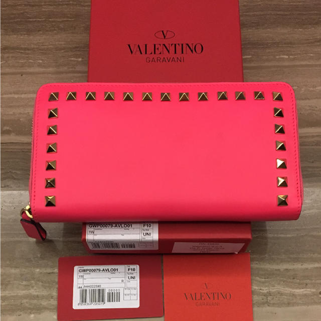 VALENTINO(ヴァレンティノ)のVALENTINO財布 定価¥81000 新品未使用 レディースのファッション小物(財布)の商品写真