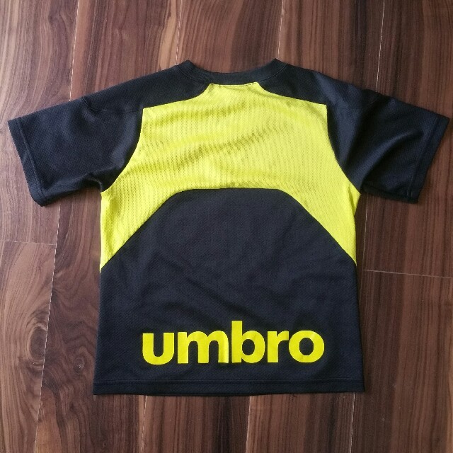 UMBRO(アンブロ)のumbro サッカーTシャツ　130　練習着にも！ キッズ/ベビー/マタニティのキッズ服男の子用(90cm~)(その他)の商品写真