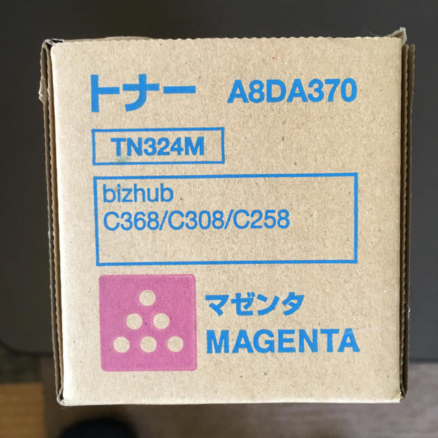 KONICA MINOLTA(コニカミノルタ)のGW中お値下げコニカミノルタ TN324K 純正トナー ■マゼンタ スマホ/家電/カメラのPC/タブレット(PC周辺機器)の商品写真