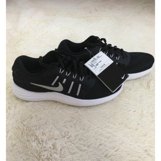 ナイキ(NIKE)の新品 ナイキ  黒 23.5(スニーカー)