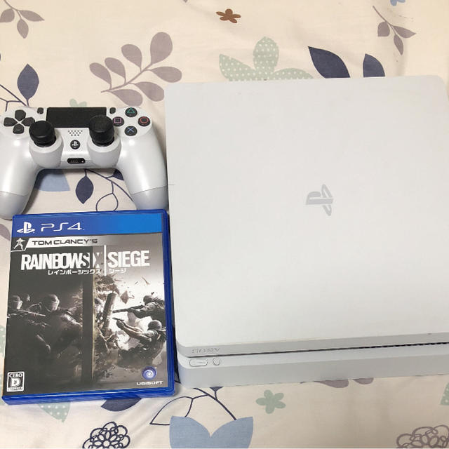 専用です！PS4 ホワイト レインボーシックスシージセット エンタメ/ホビーのゲームソフト/ゲーム機本体(家庭用ゲーム機本体)の商品写真