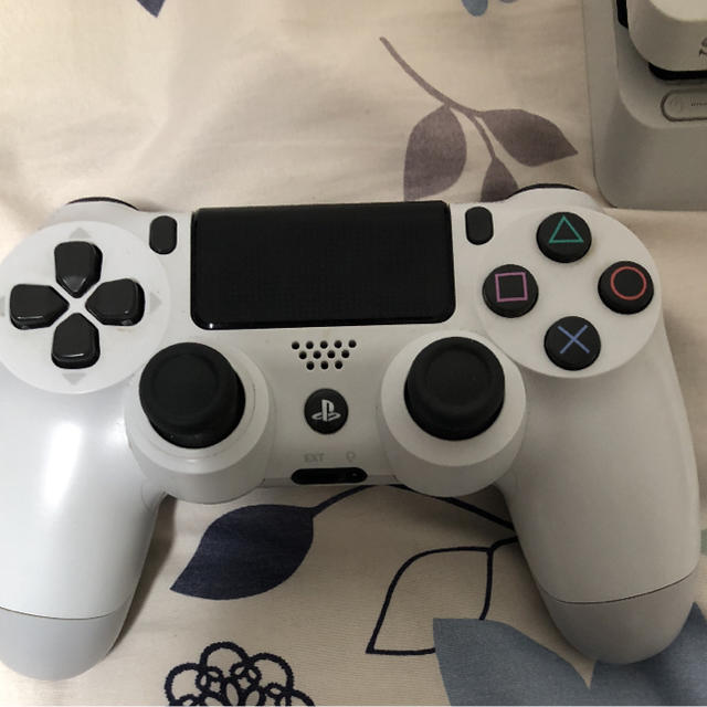 専用です！PS4 ホワイト レインボーシックスシージセット エンタメ/ホビーのゲームソフト/ゲーム機本体(家庭用ゲーム機本体)の商品写真