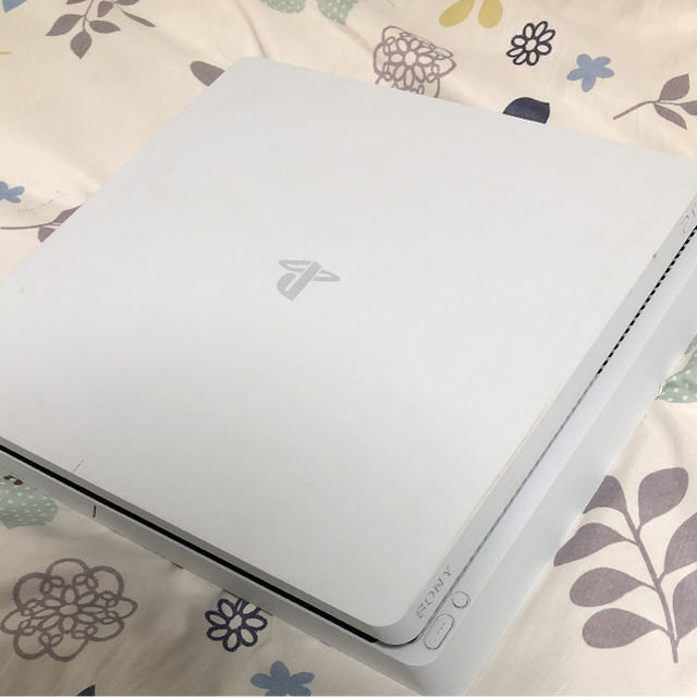 専用です！PS4 ホワイト レインボーシックスシージセット エンタメ/ホビーのゲームソフト/ゲーム機本体(家庭用ゲーム機本体)の商品写真