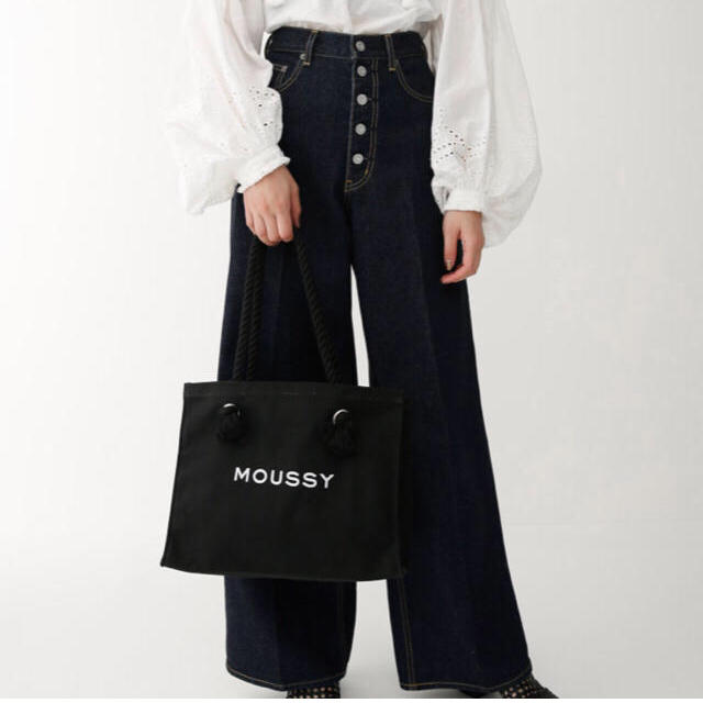 moussy(マウジー)の人気完売黒♡MOUSSYキャンバストートバッグ♡ショッパー型トートバック♡新品 レディースのバッグ(トートバッグ)の商品写真