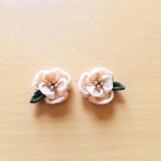 白椿のピアス(ピアス)