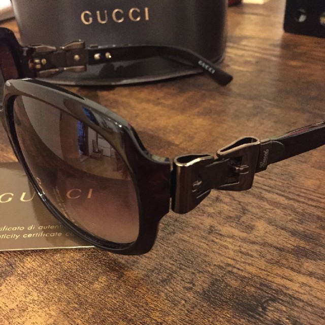 GUCCI サングラス ケース付き ファッション小物 GUCCI サングラス ケース付き ファッション小物