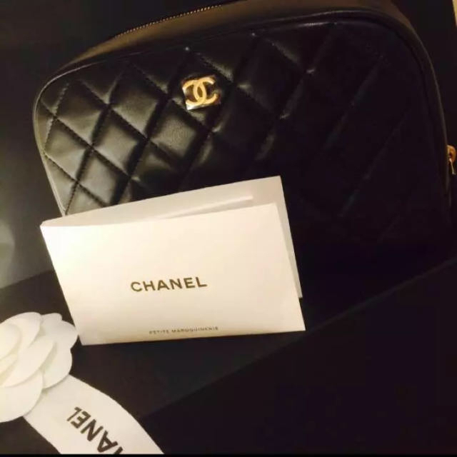 CHANEL(シャネル)のCHANELシャネル化粧ポーチブラックラムスキン レディースのファッション小物(ポーチ)の商品写真