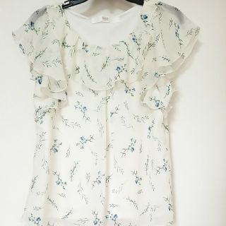 トッコ(tocco)の【エサリ様専用】トッコ　tocco トップス　白　花柄(シャツ/ブラウス(半袖/袖なし))