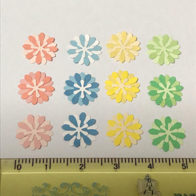 クラフトパンチ 花柄 パステルカラー ハンドメイドの素材/材料(各種パーツ)の商品写真