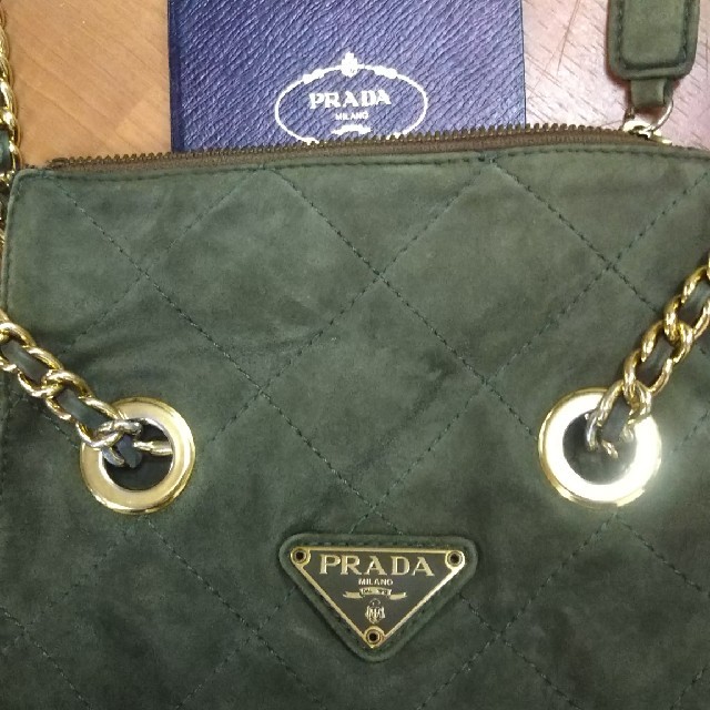 PRADA(プラダ)の★正規品★ＰＲＡＤＡ ショルダーバッグゴールドチェーンレザースエード レディースのバッグ(ショルダーバッグ)の商品写真