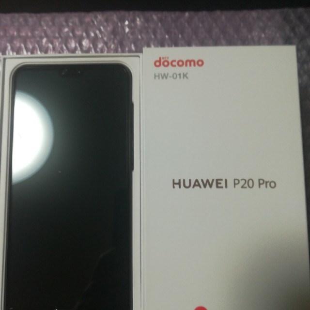 NTTdocomo(エヌティティドコモ)のHUAWEI P20 Pro HW-01 K　本体　新品未使用　黒 simフリー スマホ/家電/カメラのスマートフォン/携帯電話(スマートフォン本体)の商品写真