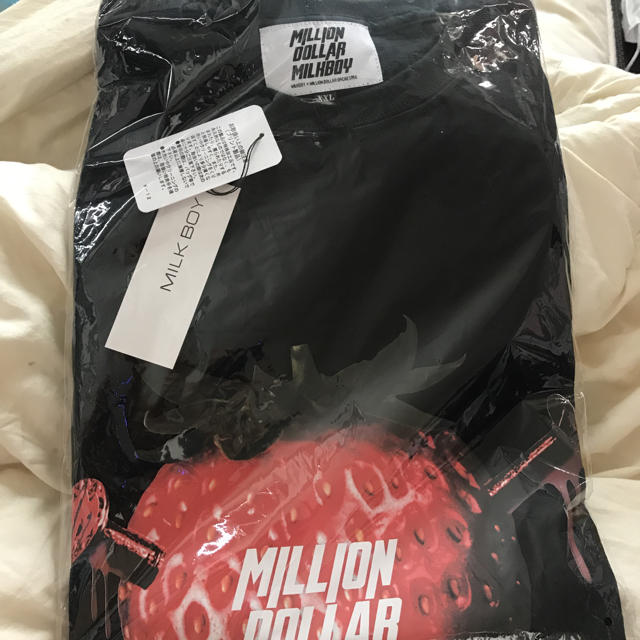 MILKBOY(ミルクボーイ)の MILKBOY berry MDM Tシャツ  ブラック 新品未開封 レディースのトップス(Tシャツ(半袖/袖なし))の商品写真