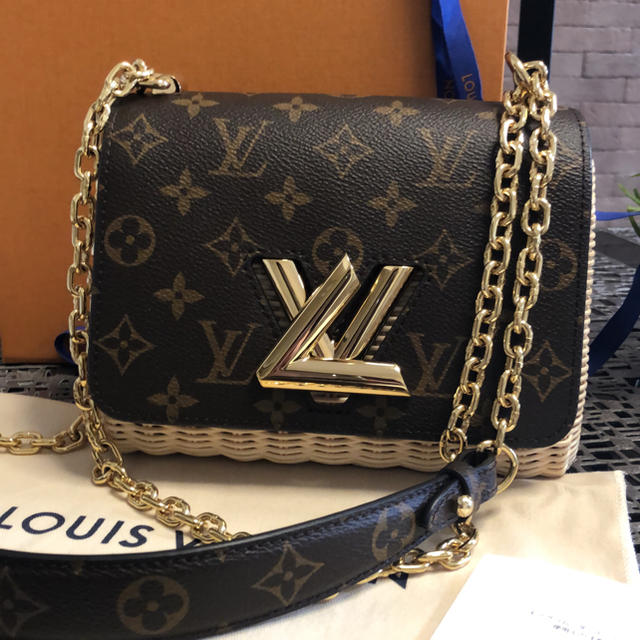 LOUIS VUITTON - 専用です 2018SS新作 ルイヴィトン ツイストpm モノグラムの通販 by ニャンニャン｜ルイヴィトンならラクマ