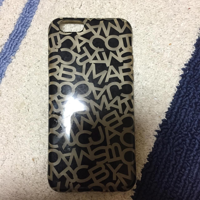 MARC BY MARC JACOBS(マークバイマークジェイコブス)のマークジェイコブス スマホ/家電/カメラのスマホアクセサリー(iPhoneケース)の商品写真