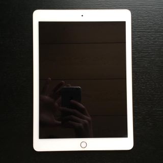 アイパッド(iPad)の【美品】iPad air2 ゴールド 本体のみ(タブレット)