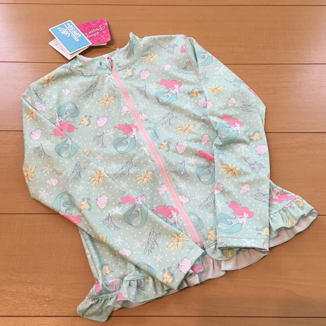 Disney(ディズニー)の新品 アリエル ラッシュガード 長袖 キッズ/ベビー/マタニティのキッズ服女の子用(90cm~)(水着)の商品写真