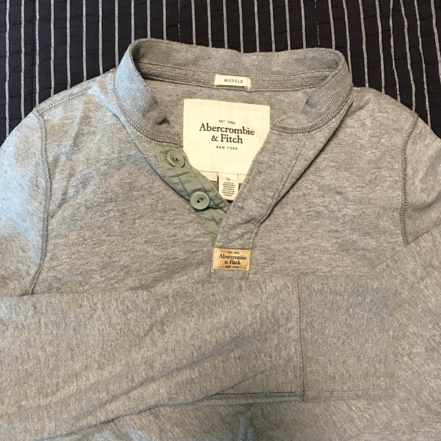 Abercrombie&Fitch(アバクロンビーアンドフィッチ)の★アバクロンビー&フィッチの長袖ヘンリーTシャツ メンズのトップス(Tシャツ/カットソー(七分/長袖))の商品写真