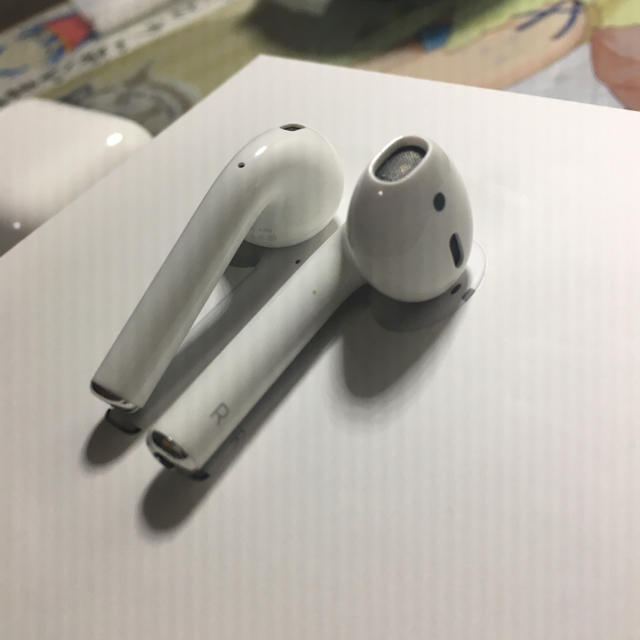 Apple(アップル)のAirPods スマホ/家電/カメラのオーディオ機器(ヘッドフォン/イヤフォン)の商品写真