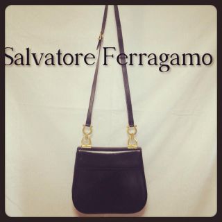 フェラガモ(Ferragamo)のフェラガモ定価12万→11000黒バッグ(ショルダーバッグ)