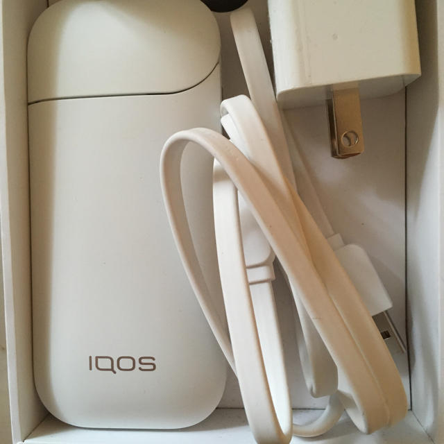 IQOS(アイコス)のiQOS 2.4plus 白 メンズのファッション小物(タバコグッズ)の商品写真