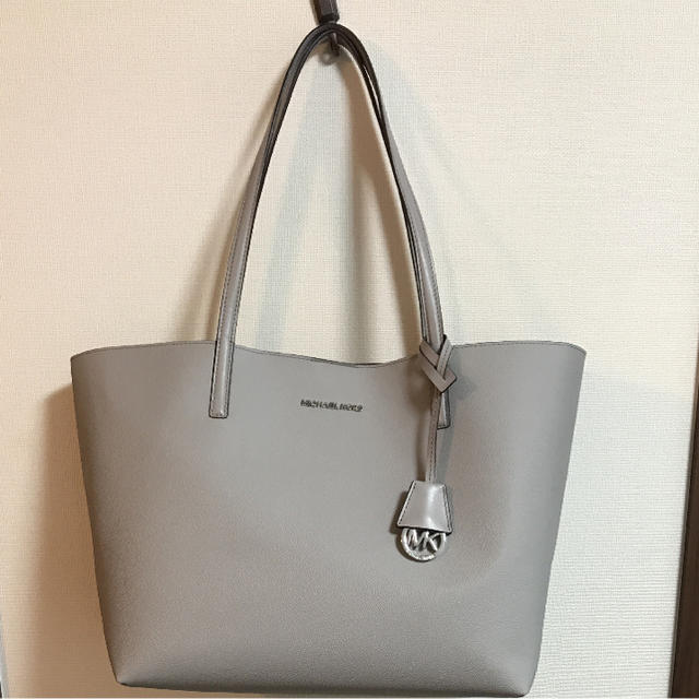 新品!マイケルコース 大容量トートバッグ グレー