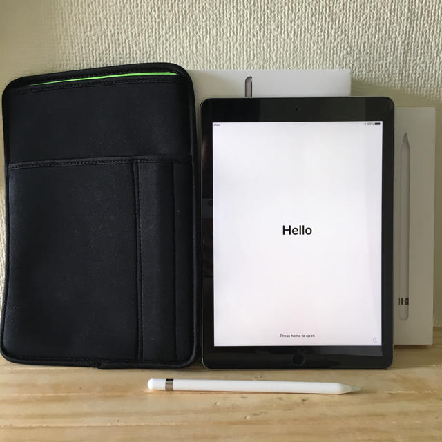 iPad（SIMフリー）32GB Wi-Fi+cellular 専用FOLIO付