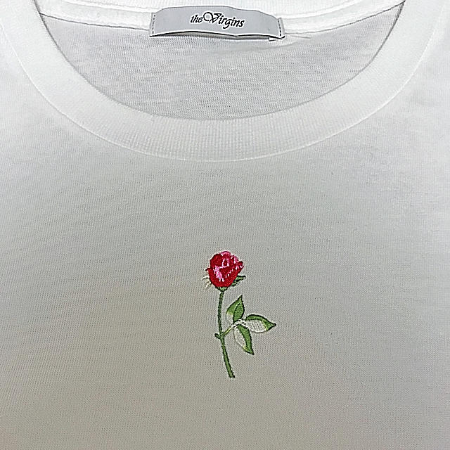 Lochie(ロキエ)のthe Virgins バラ刺繍Tシャツ🌹 レディースのトップス(Tシャツ(半袖/袖なし))の商品写真