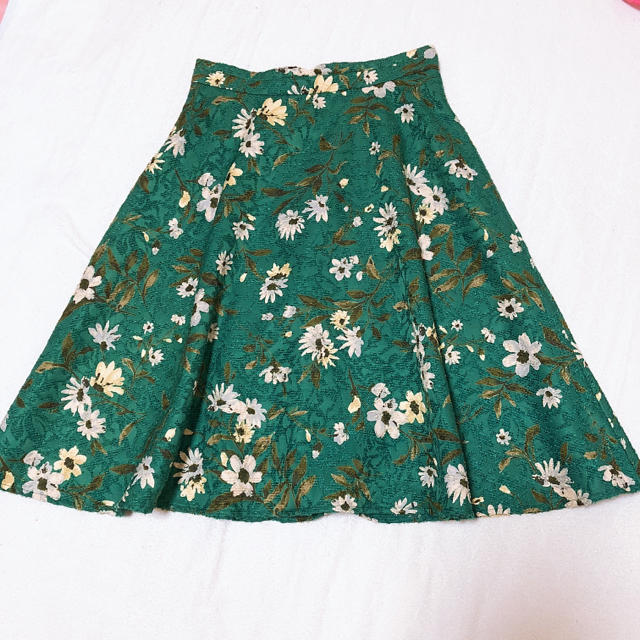 MISCH MASCH(ミッシュマッシュ)の花柄 スカート レディースのスカート(ひざ丈スカート)の商品写真