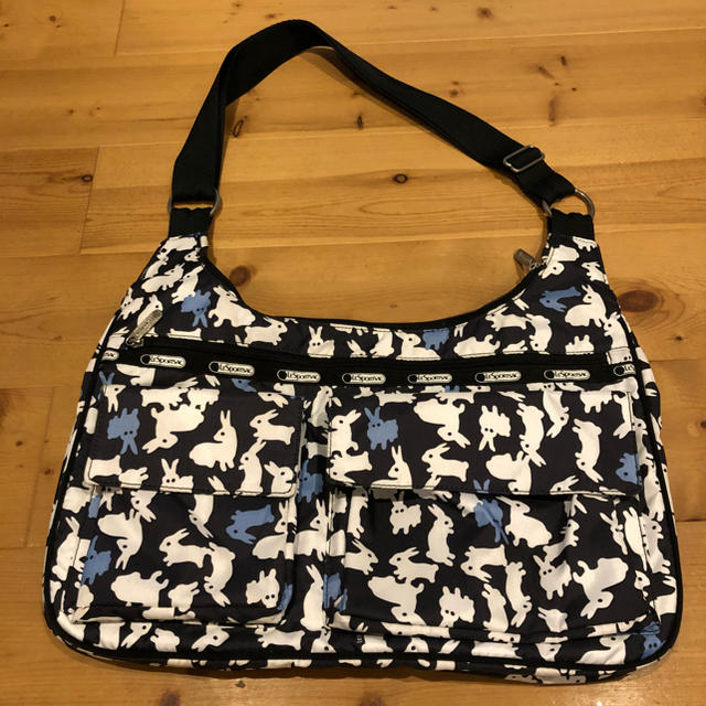 LeSportsac(レスポートサック)のレスポートサック ショルダーバッグ 廃盤 ソフィー バニーヴィル ウサギ うさぎ レディースのバッグ(ショルダーバッグ)の商品写真