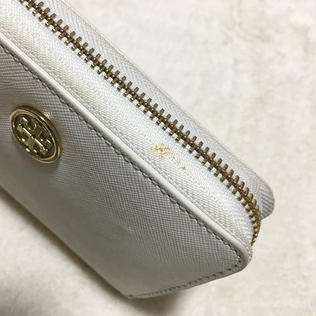 Tory Burch(トリーバーチ)のトリーバーチ スマホ ポーチ 財布 レディースのファッション小物(ポーチ)の商品写真