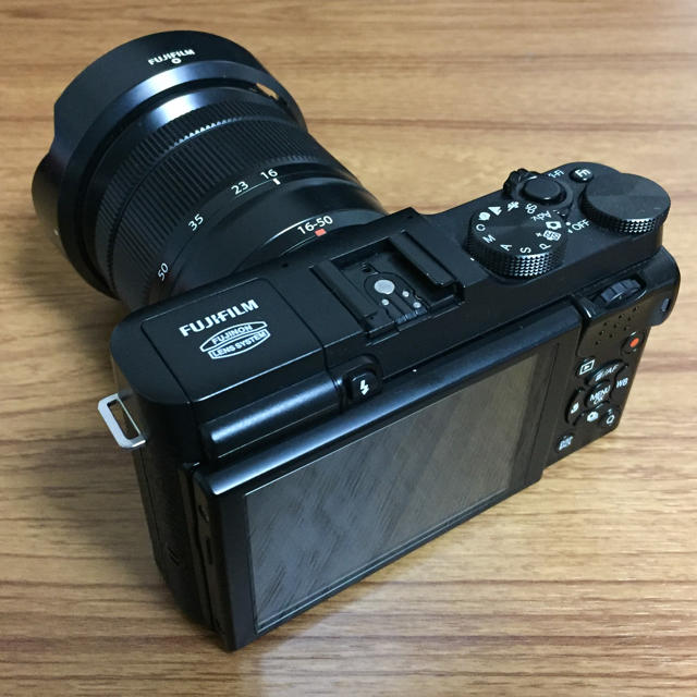 富士フイルム(フジフイルム)のFUJIFILM X-M1 ブラック レンズキット スマホ/家電/カメラのカメラ(ミラーレス一眼)の商品写真