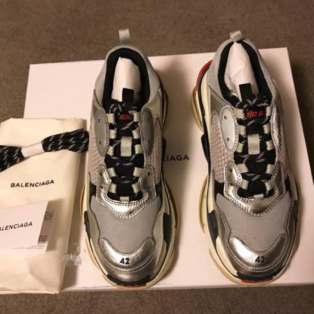 balenciaga triple s 42 シルバー バレンシアガ