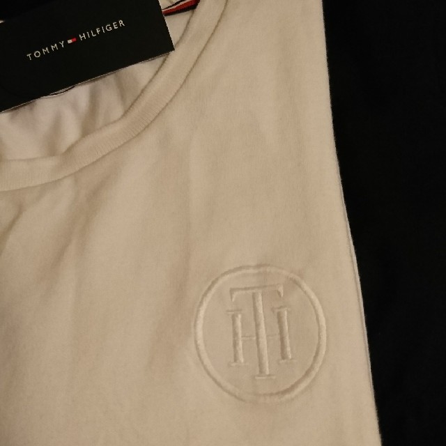 TOMMY HILFIGER(トミーヒルフィガー)のTOMMYホワイト(Ｌ) レディースのトップス(Tシャツ(半袖/袖なし))の商品写真