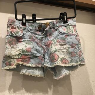 ベルシュカ(Bershka)のベルシュカ♡花柄デニムショートパンツ(ショートパンツ)